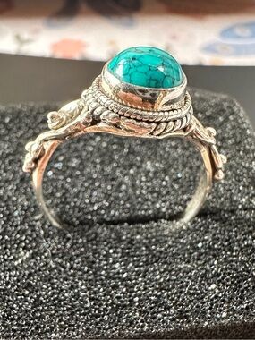 925 Sterling Silver Turquoise Cabochon Ring - Blue Green Stone. Size 6.5